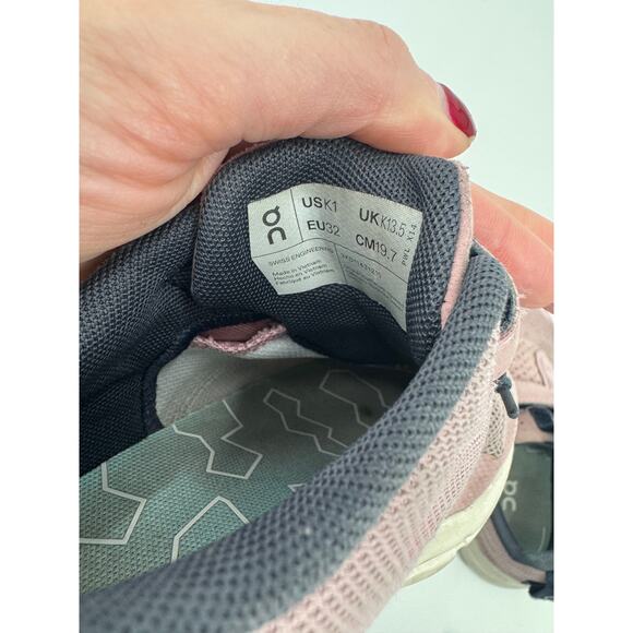 ON Cloud Play Kids Girls Pink Athletic Comfort Sneakers Shoes Size 1 - Picture 11 of 11